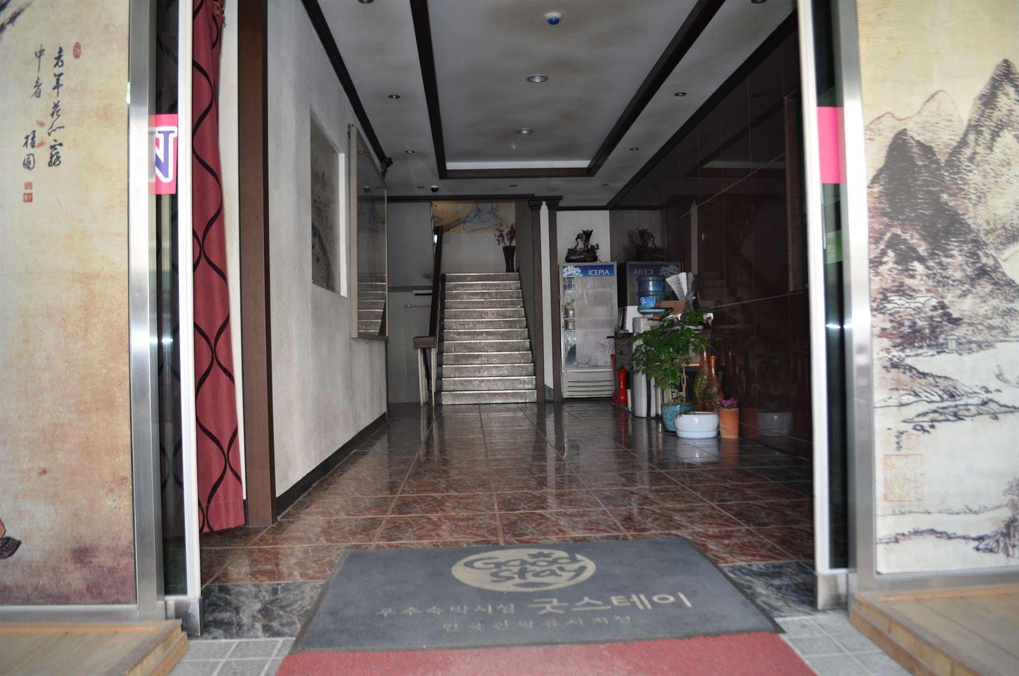 Goodstay Woosin Hotel Jeonju Exterior photo