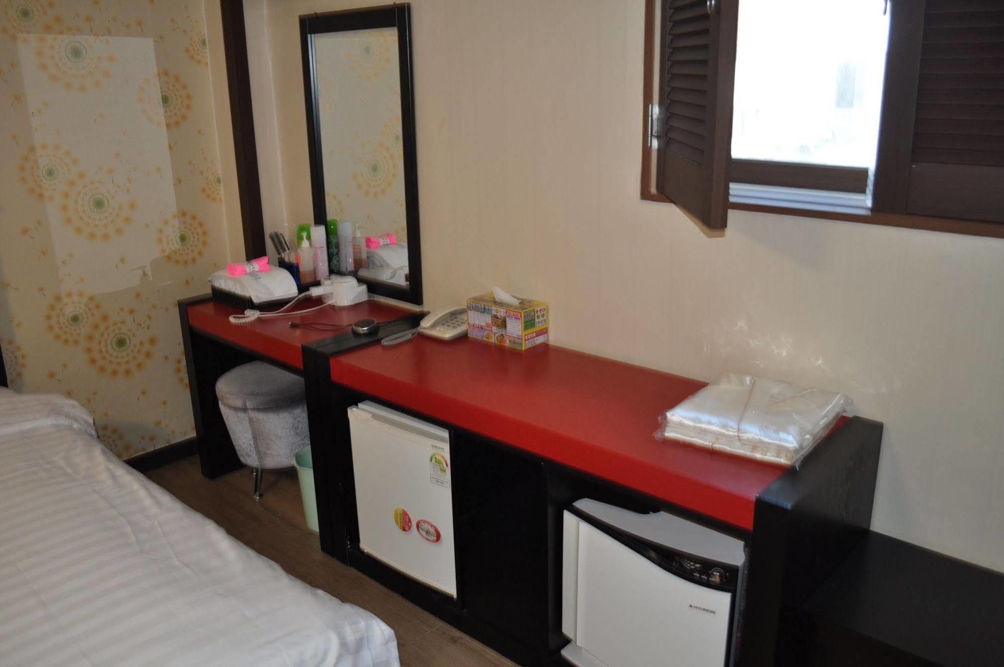 Goodstay Woosin Hotel Jeonju Exterior photo